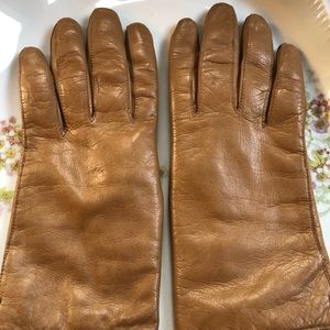 Fine Italian leather gloves. Fur-lined